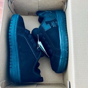 Dc Shoes Size 11 Toddler